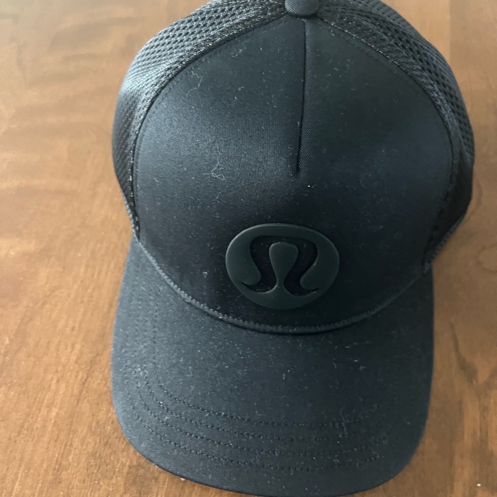 Lululemon Trucker hat